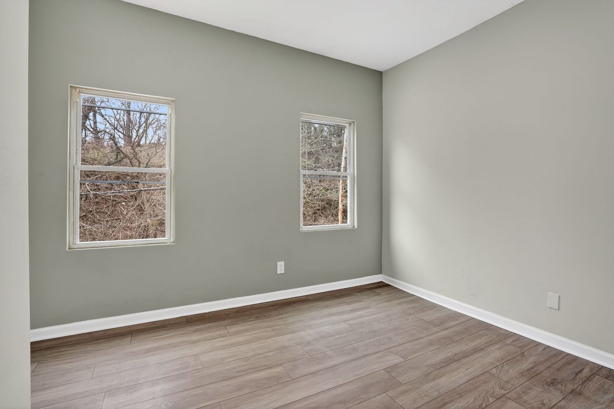 Building Photo - 553 Norman St