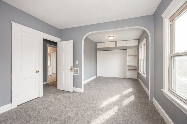 Building Photo - 3 BED 1 BATH SINGLE FAMILY HOME IN THE WATERLOO NEIGHBORHOOD