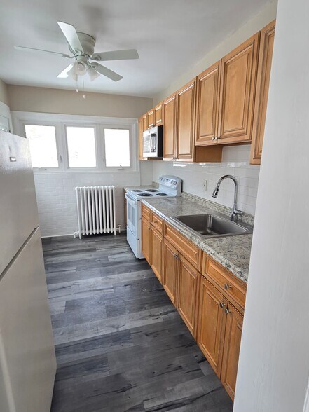 Building Photo - 1772 Ferndale Ave