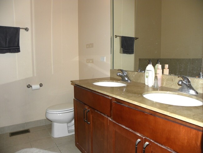 Building Photo - 57 Northfield Terrace