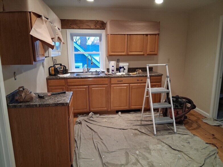 Building Photo - 58 Maple St