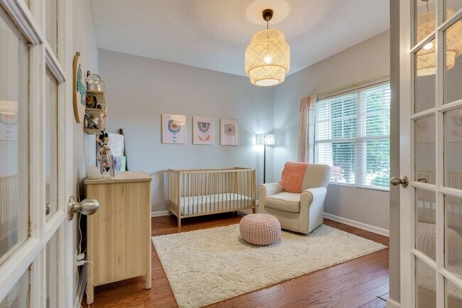 Building Photo - 3 Bed, 2 Bath One Level Home w/ Hardwood T...