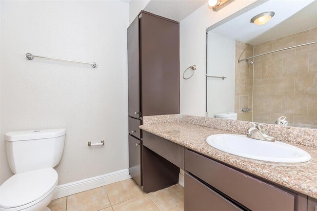 Building Photo - 15615 Blue Ash Dr