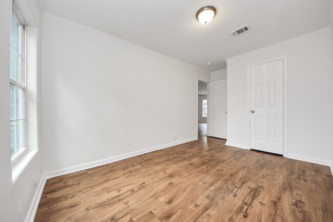 Building Photo - 6526 Carver Rd