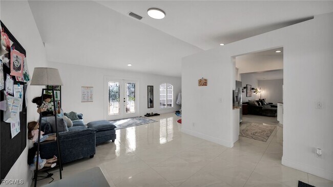 Building Photo - 3730 SE 4th Ave