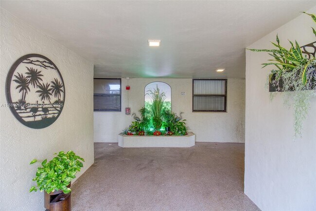 Building Photo - 115 Lake Emerald Dr
