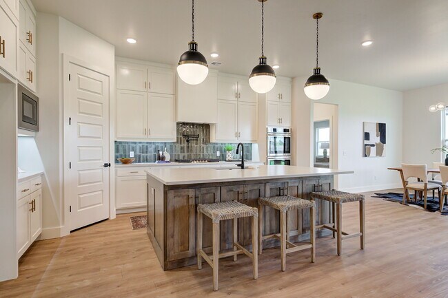 Building Photo - 2101 Dax Ln