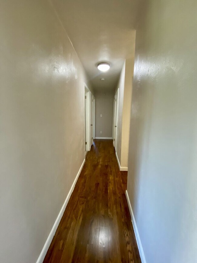 Building Photo - Beautiful Elizabeth River Home