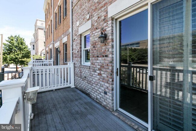 Building Photo - 1236 Harbor Island Walk