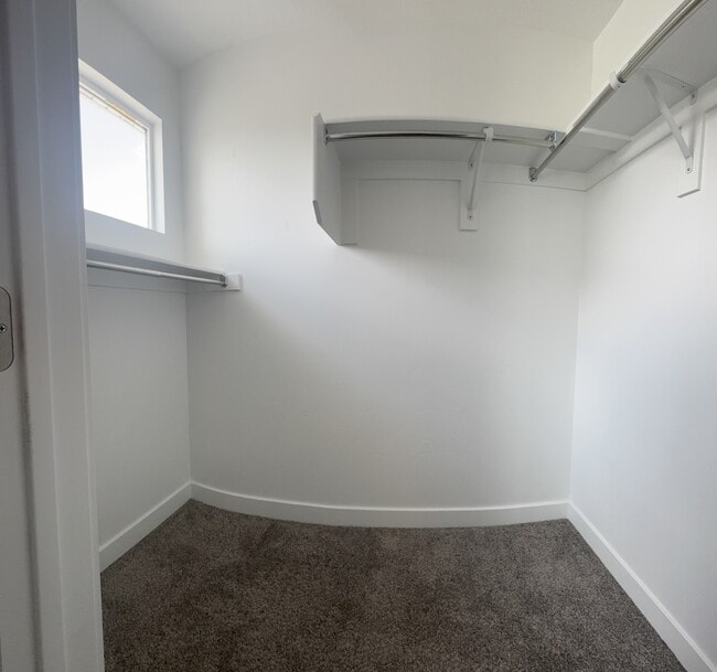 Building Photo - 398 Grassland Dr