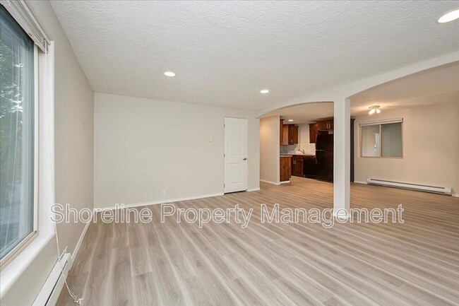 Building Photo - 2111 Brittany Ln