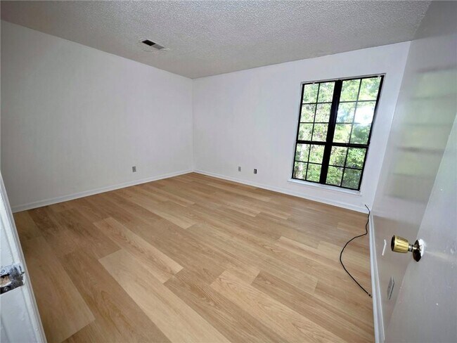 Building Photo - 590 Windchase Ln