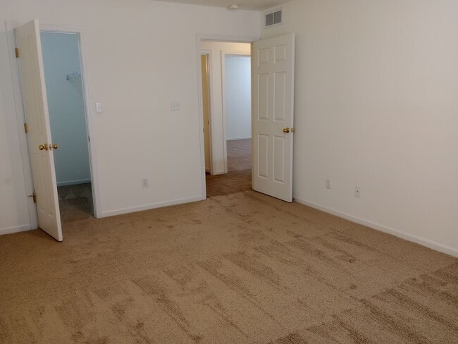 Building Photo - 1724-1726-1726 Louise Cir