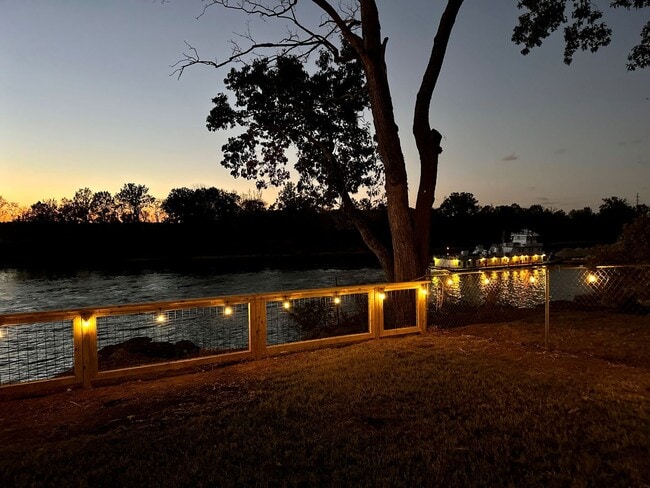 Building Photo - 6620 Upton Ln