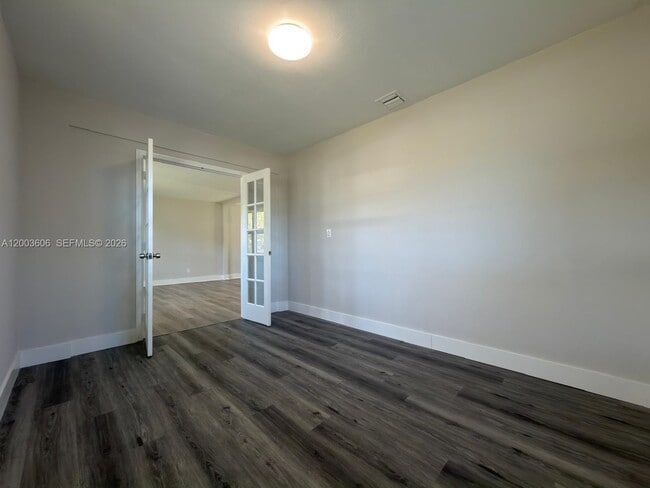 Building Photo - 1325 NW 11th Ct