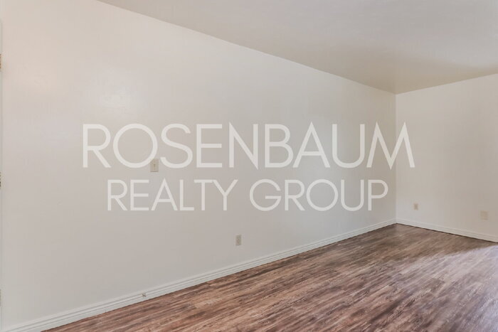 Building Photo - 770 N Dodge Blvd