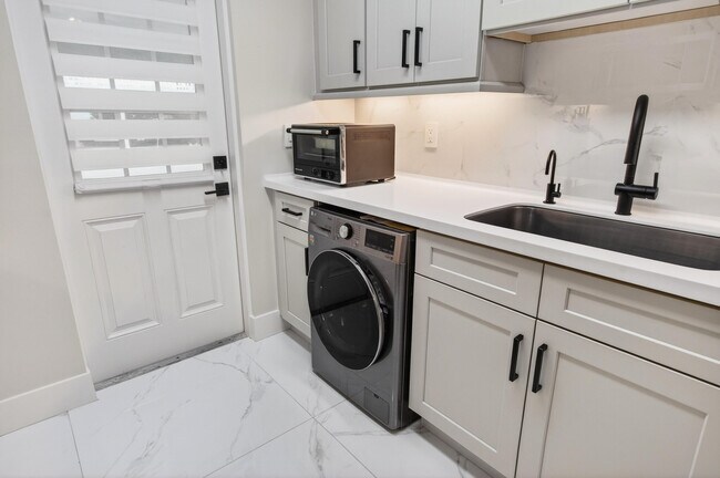 Building Photo - 322 N Federal Hwy