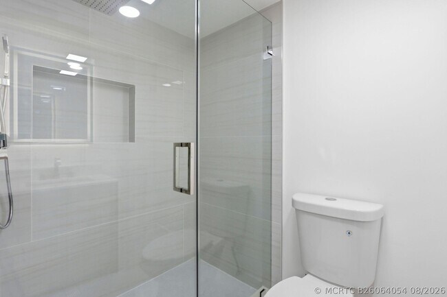 Building Photo - 1222 Hillsboro Mile