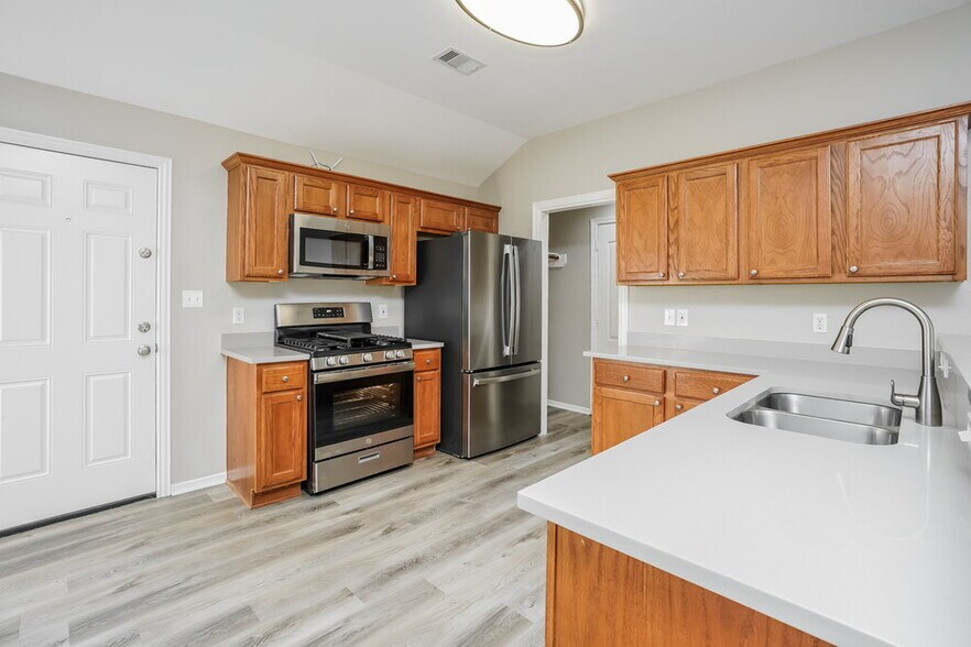 Building Photo - 24214 Silver Maple Dr