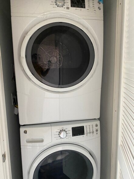 Building Photo - 1805 Saint Paul St