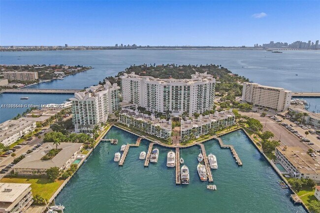 Building Photo - 7910 Harbor Island Dr