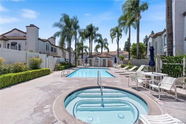 Building Photo - 2110 Almeria St