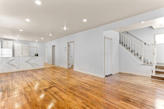 Building Photo - 7645 Fisher Ave