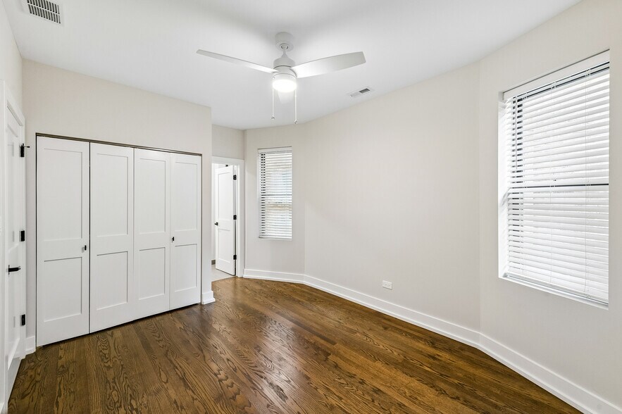 Building Photo - 6453 N Bosworth Ave
