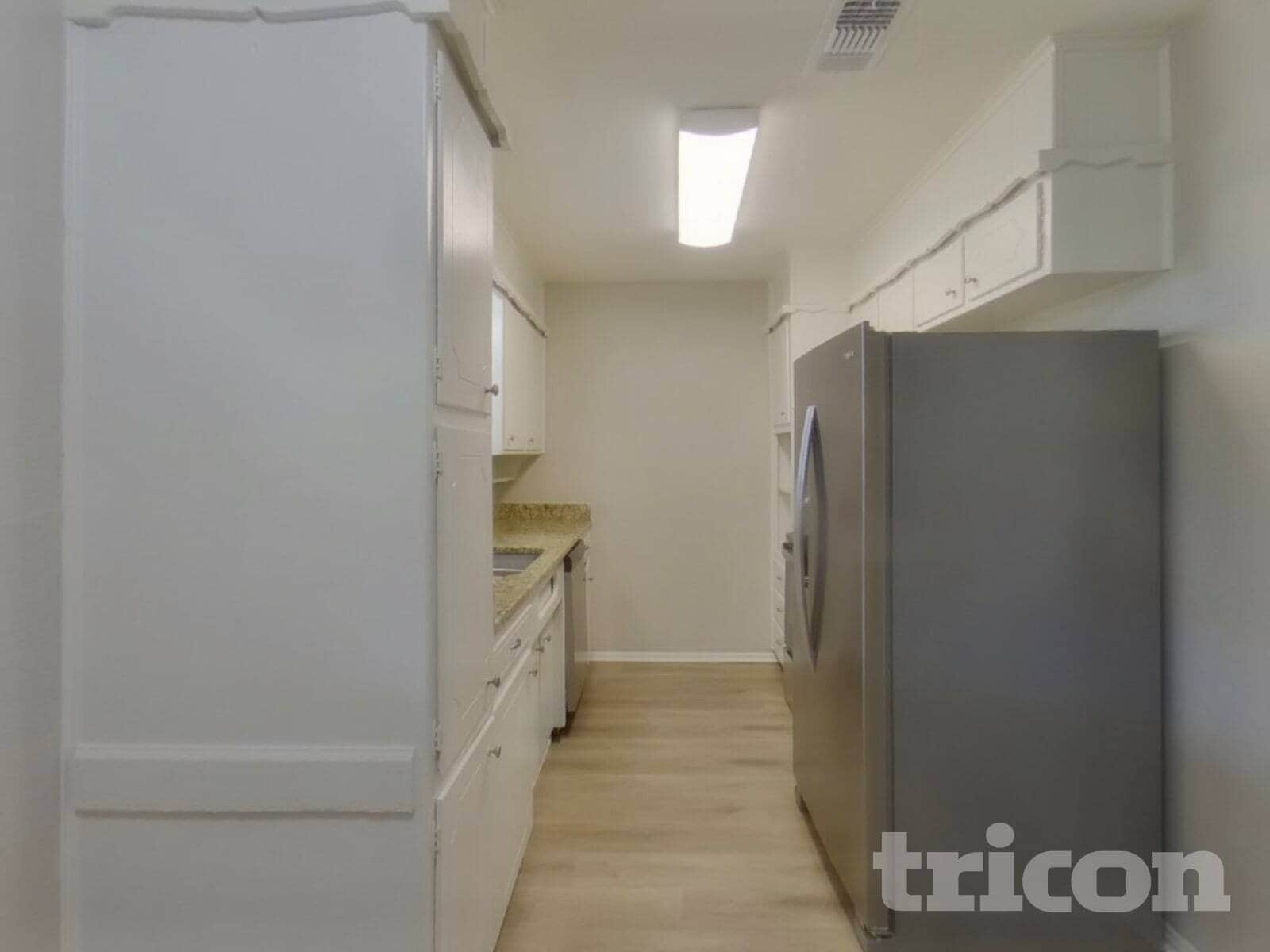 Building Photo - 729 Hallvale Dr