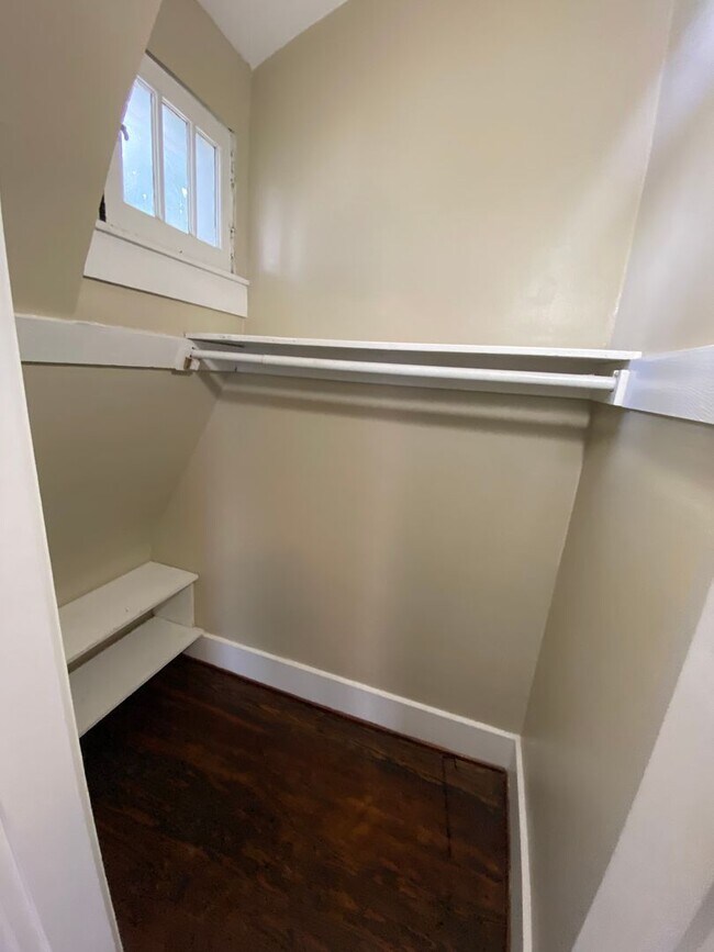 Building Photo - 426 E 15th Ave