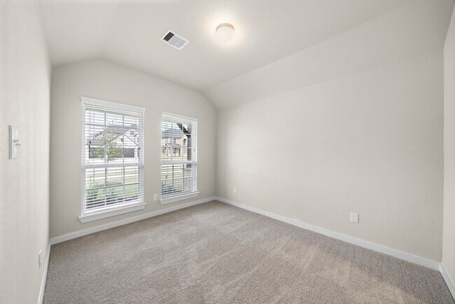 Building Photo - 3327 Tilley Dr