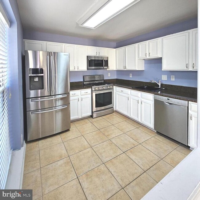 Building Photo - 8202 Catbird Cir