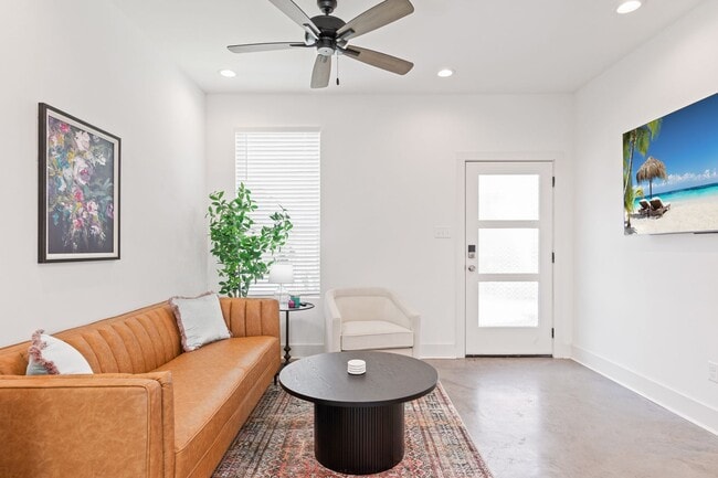 Building Photo - 106A Ash Ln