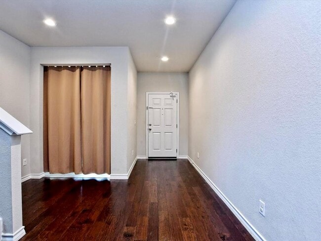 Building Photo - 128 Flexus Ln