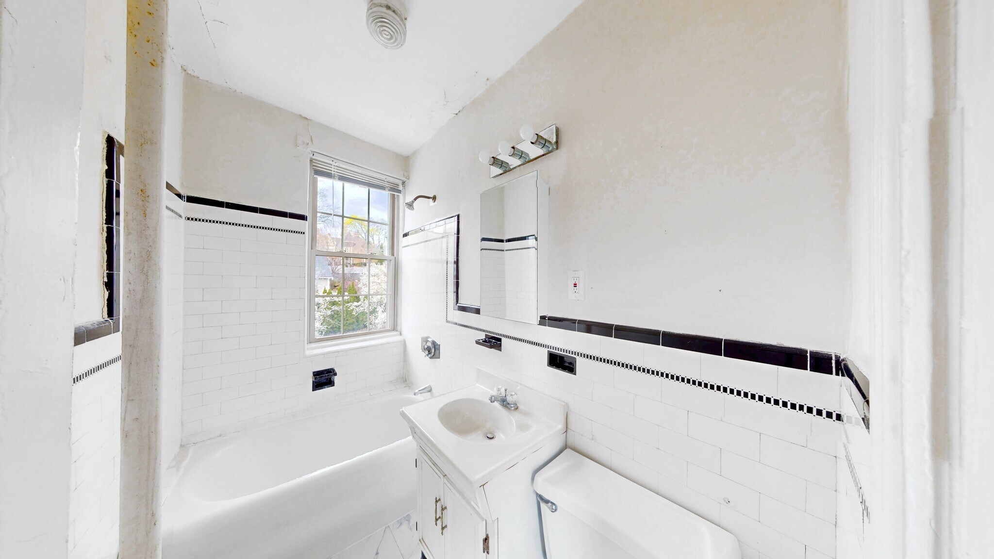 Building Photo - 15 Governors Ave