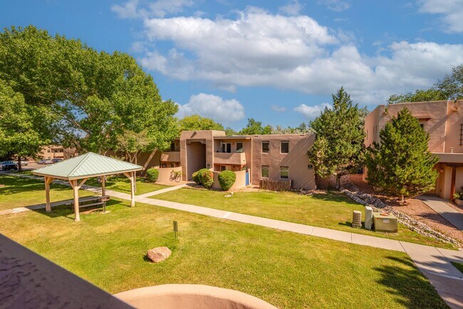 Building Photo - Fully Furnished Condo Available Now!