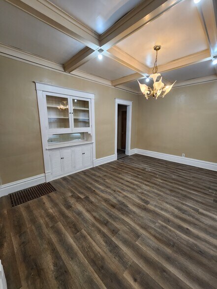 Dining Room - 1017 N Elmwood Ave