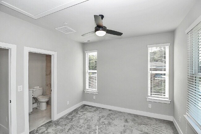 Building Photo - End Unit in SOUTH END