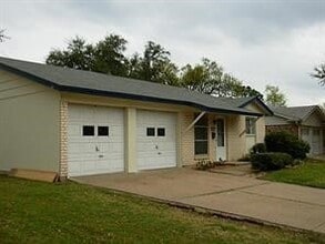 Building Photo - 2502 Coulee St