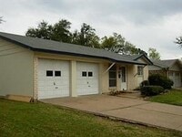 Building Photo - 2502 Coulee St