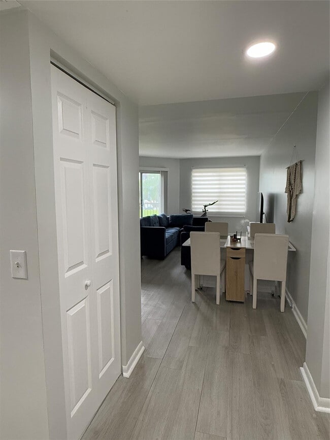 Building Photo - 12850 SW 4th Ct