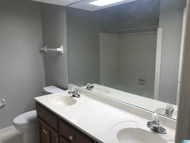 Building Photo - 117 Meadow Croft Cir
