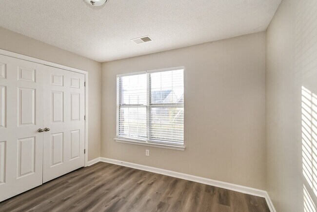 Building Photo - 9044 Snow Drift Ln