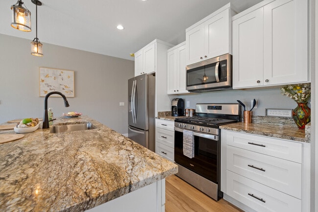 Building Photo - 1824 Horseshoe Ln