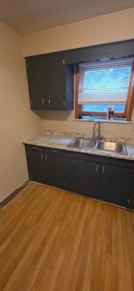 Building Photo - 1420 Villa Dr