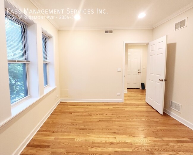 Building Photo - 2854 W Rosemont Ave