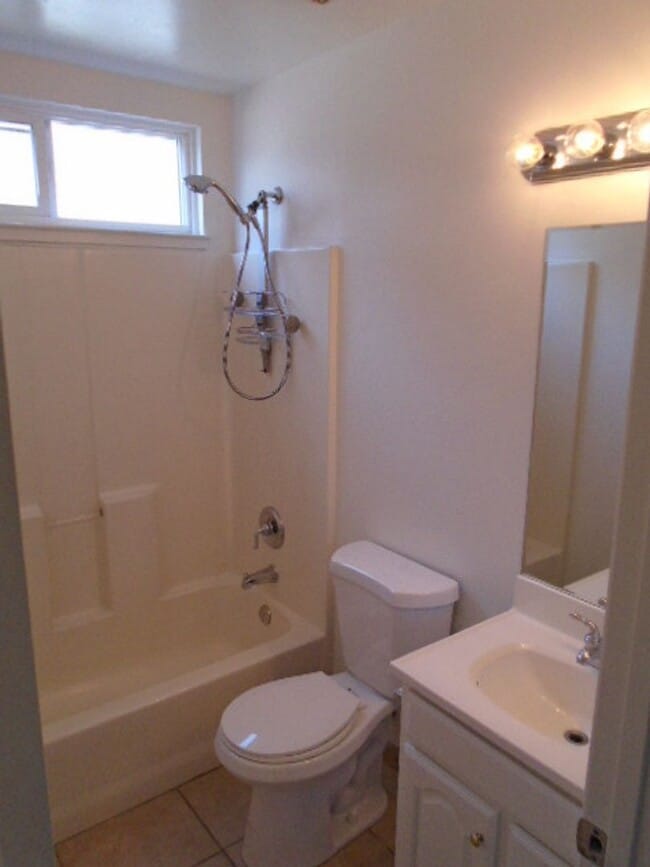 Building Photo - NICE SINGLE STORY HOME IN EAST ROSVILLE!
