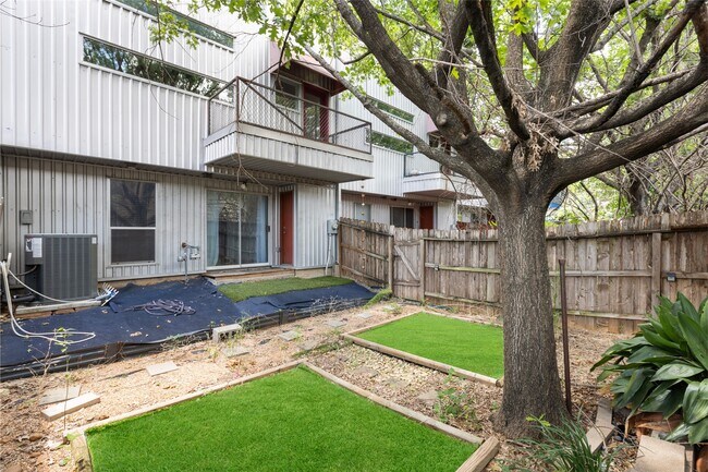 Building Photo - 6935 Yellowstone Way Dr