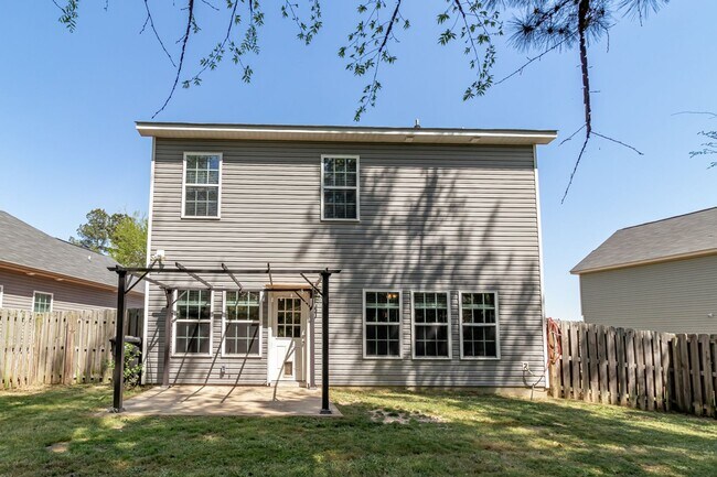 Building Photo - Large 3 bedroom (plus bonus), 2 1/2 bath home in Canterbury Farms!