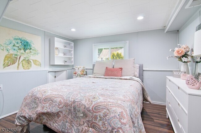 Building Photo - 237 Perry St